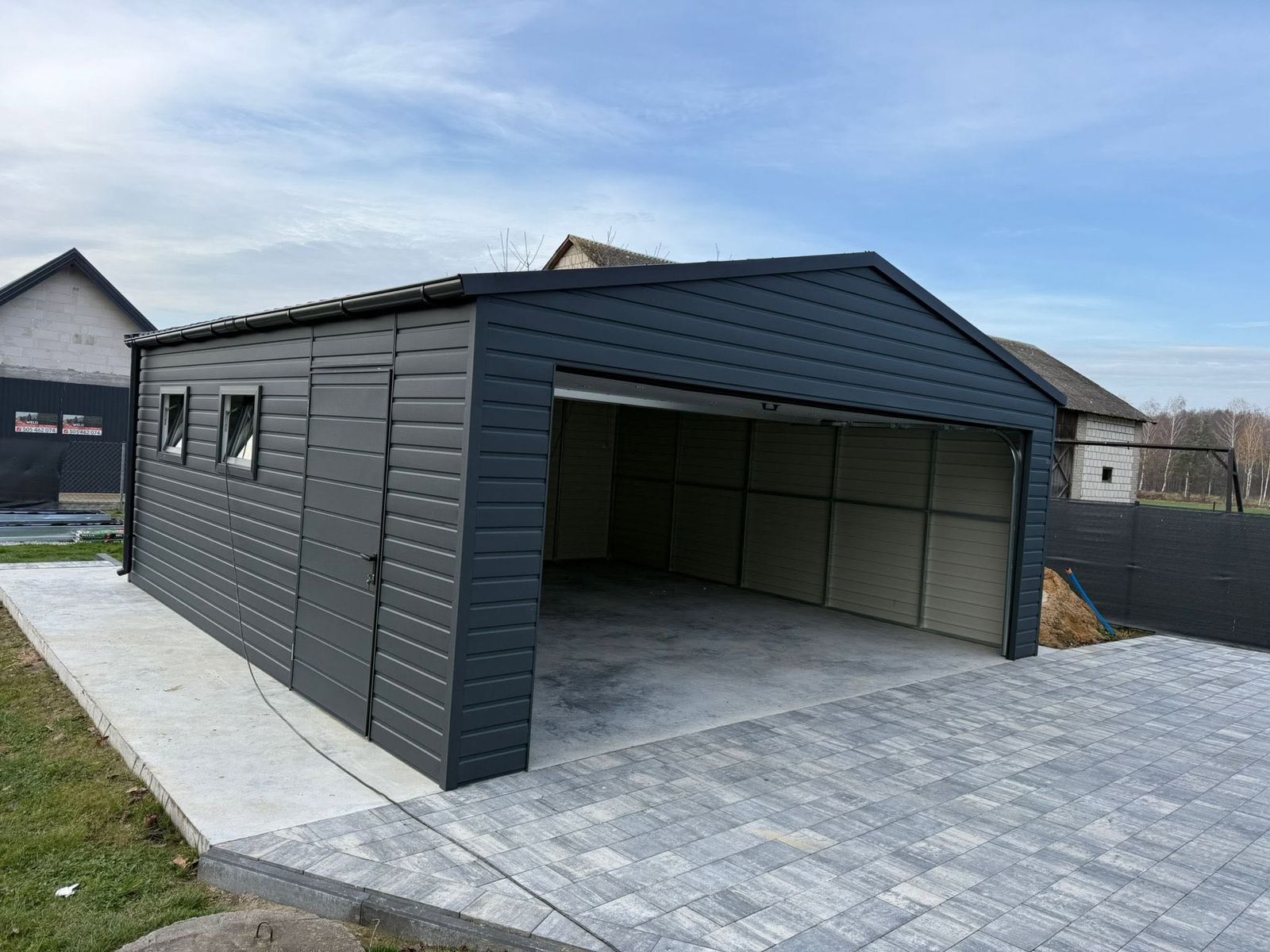 Garaż z Bramą Segmentową 6×6 Grafit Mat Dwuspadowy