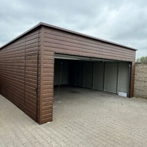 Garaż z Bramą Segmentową 6×5,8 Orzech ze Spadem do Tyłu
