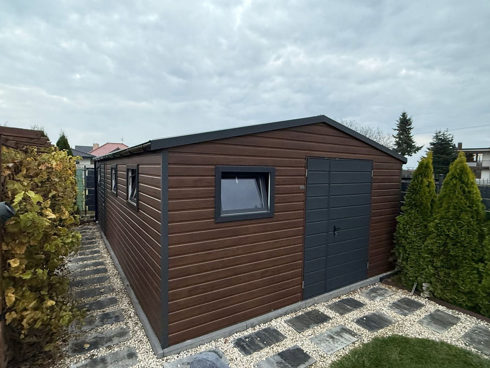 Domek Ogrodowy 4,5×7,5 Drewnopodobny Orzech