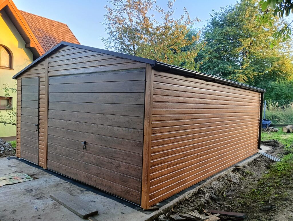 Garaż drewnopodobny 4,5x6m     ID- D06