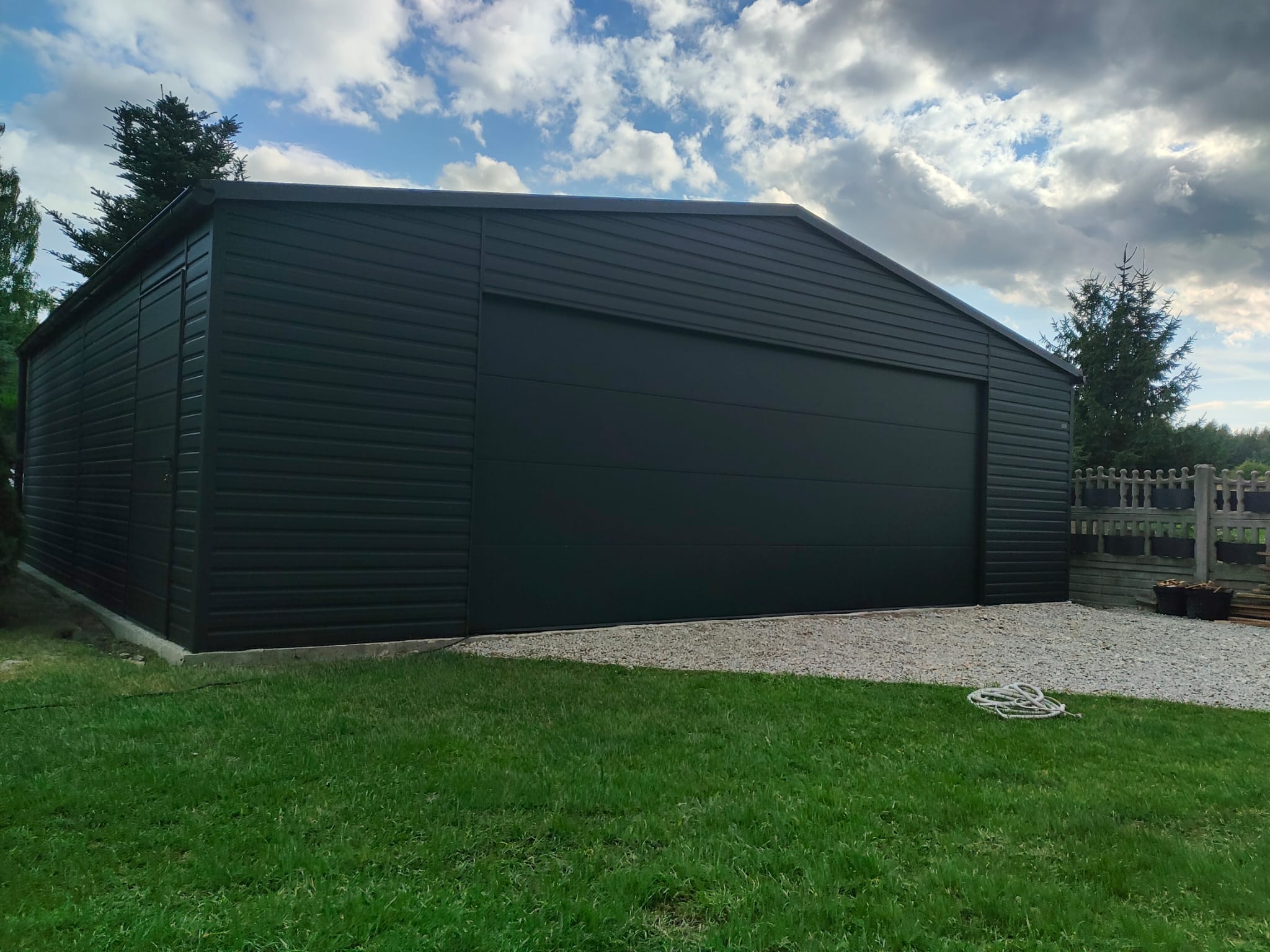 Garaż akrylowy z bramą segmentową 8x7m ID S40