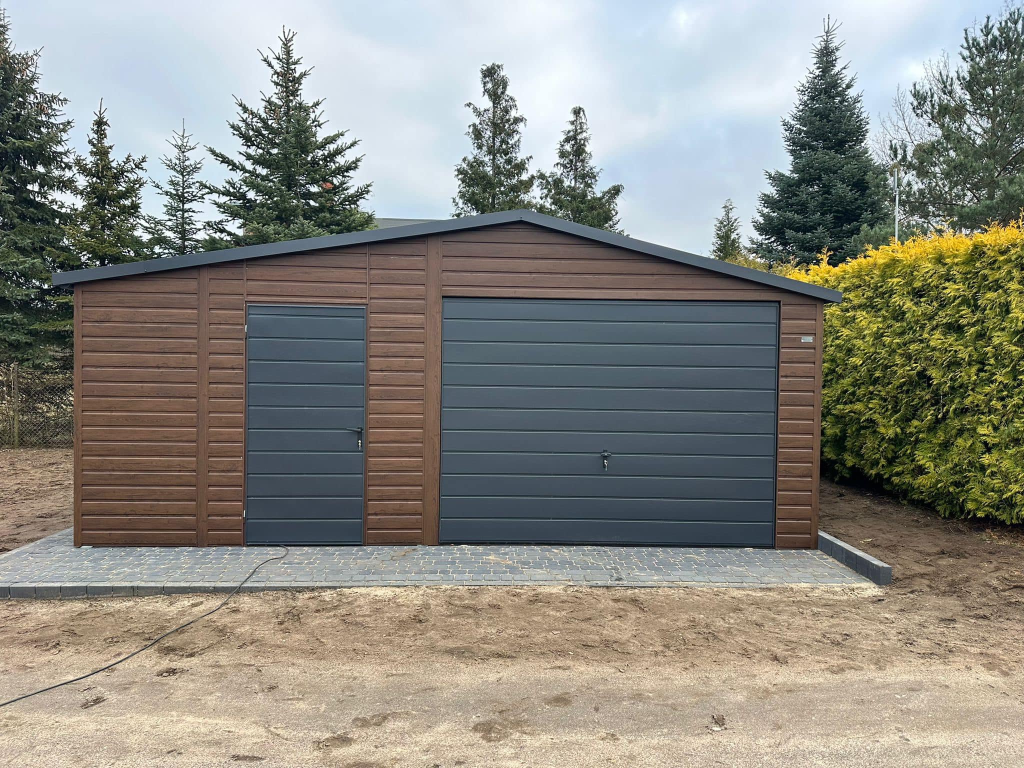 Garaż drewnopodobny 5 x 5,5 m + wiata 1 x 5,5 m ID- D16 - obrazek 2