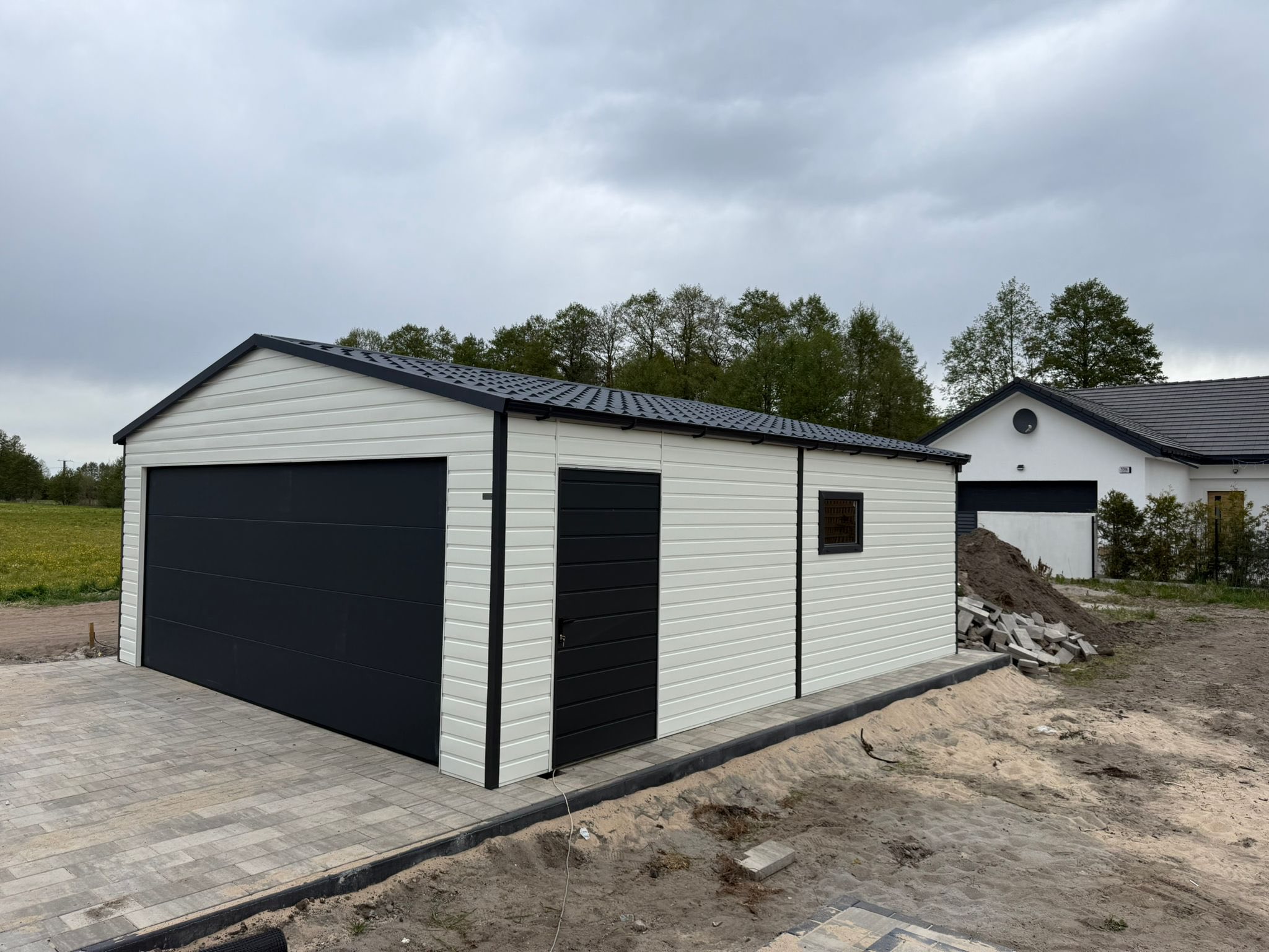 Garaż akrylowy z bramą segmentową 6x7m ID S32