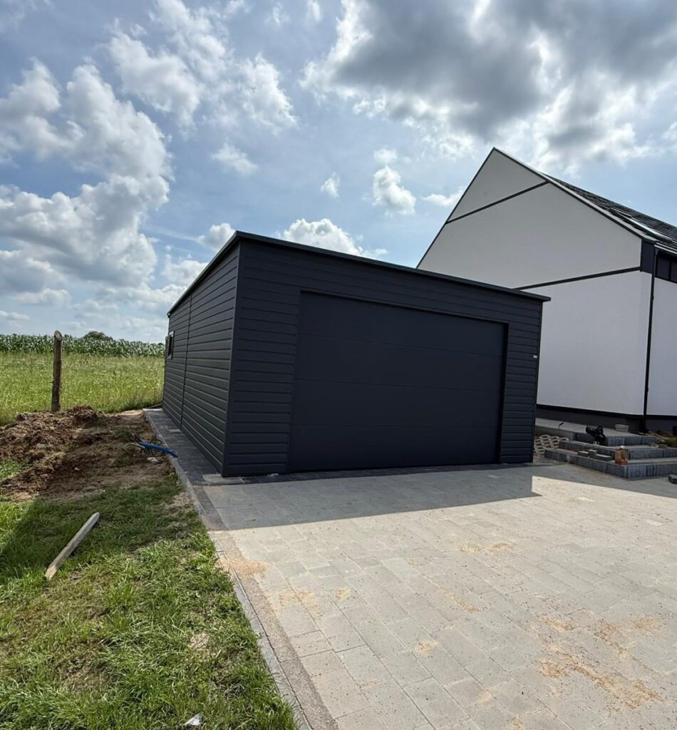 Garaż akrylowy z bramą segmentową 5x7m    ID S15